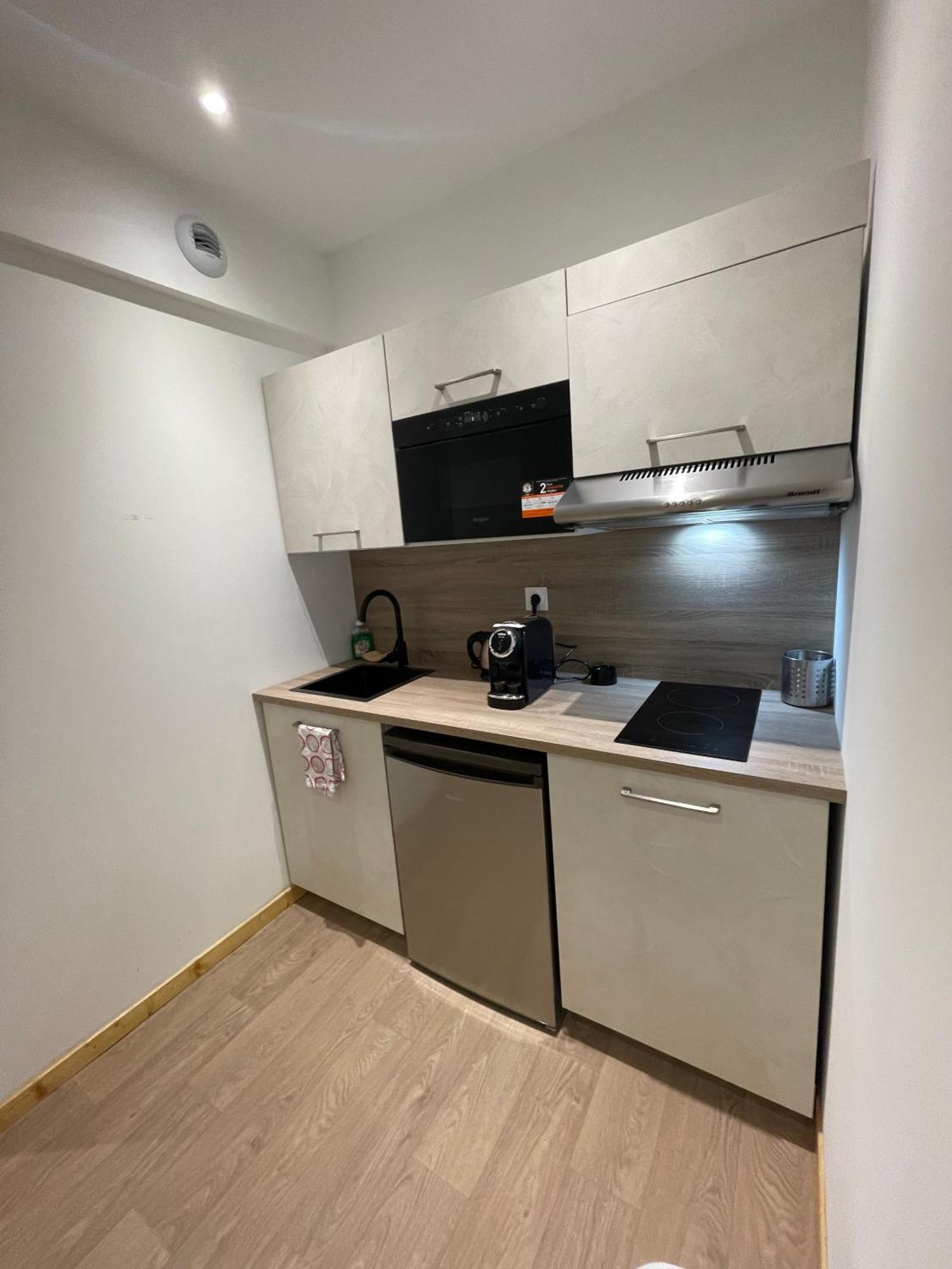 Le Salvador - Appart'Hotel De 18M2 A 44M2 La Talaudiere Exterior photo